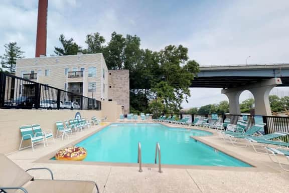 Riverfront Oasis| Pool | King Bed Walk to Broadway - Image 4