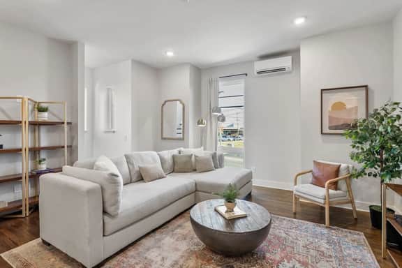 East Nash 3BR/3.5BA | Rooftop Fire Pit + Views - Image 4