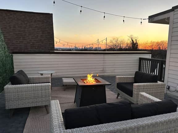 East Nash 3BR/3.5BA | Rooftop Fire Pit + Views - Image 2