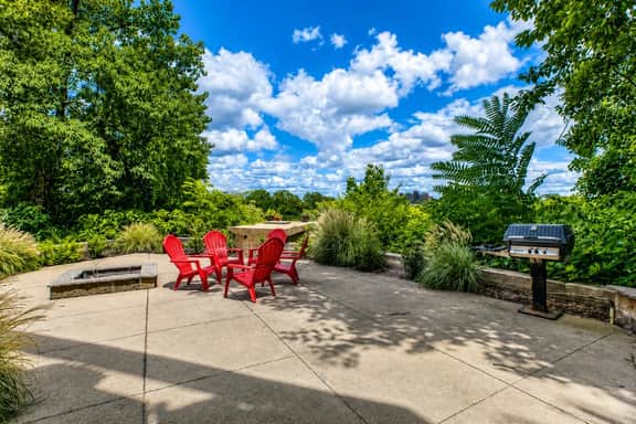 2BR Riverfront Condo | Sleeps 8 | Near Broadway - Image 5