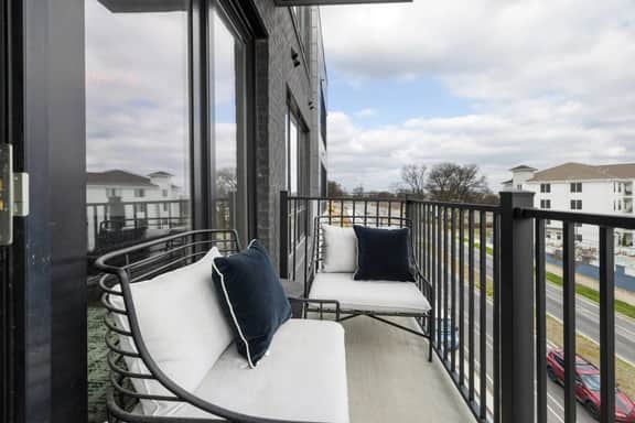 Vandy Game Day 2BR/2BA | Balcony | Pool + Gym - Image 2