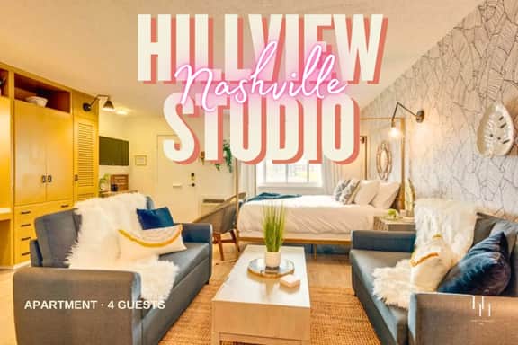 Melrose Poolside Studio Walk 2 Hattie Bs | Parking - Image 2