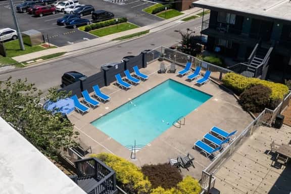 Melrose Poolside Studio Walk 2 Hattie Bs | Parking - Image 4