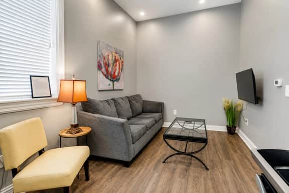 Church Condo | 2 Beds | Mins to Broadway - Image 2