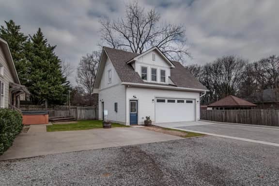 12 South Private Loft | Walk to Shops | Sleeps 4 - Image 5