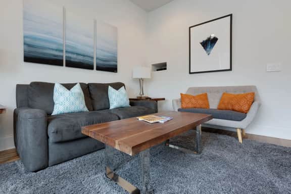 Edgehill 3BR/3.5BA | 3 Private Suites | Sleeps 8 - Image 3