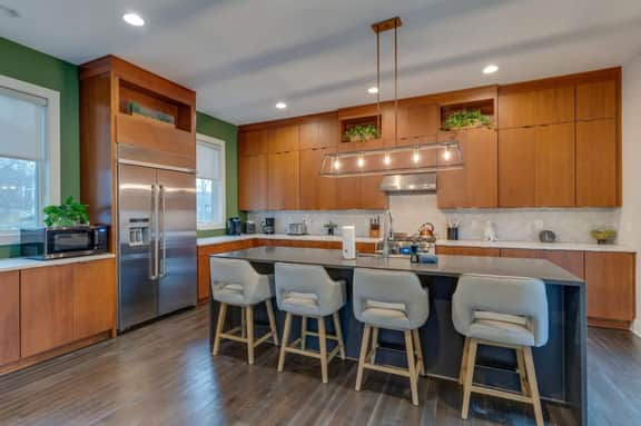 Rooftop + Game Room | 3BR | Mins to Broadway - Image 4