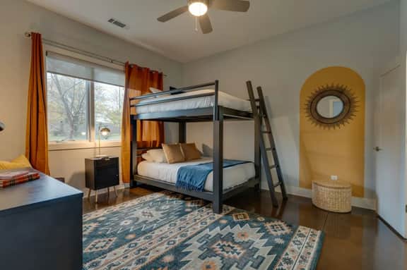 Rooftop + Game Room | 3BR | Mins to Broadway - Image 3