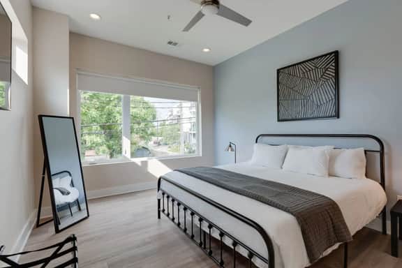 Prime West End 2BR W/ SAUNA & Balcony Near Vandy! - Image 4