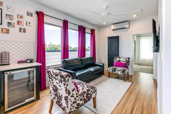 4BR/5BA Rooftop Bar | Sleeps 12 | 1 Mi to Nissan - Image 5