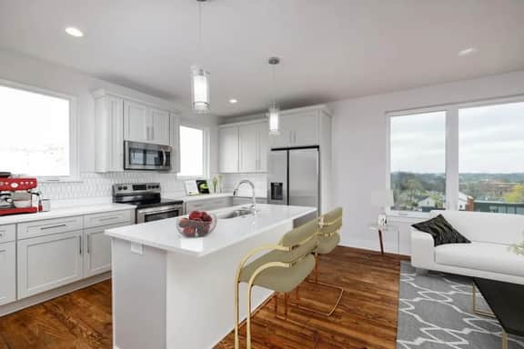 Colorful 3BR retreat near downtown - Image 4