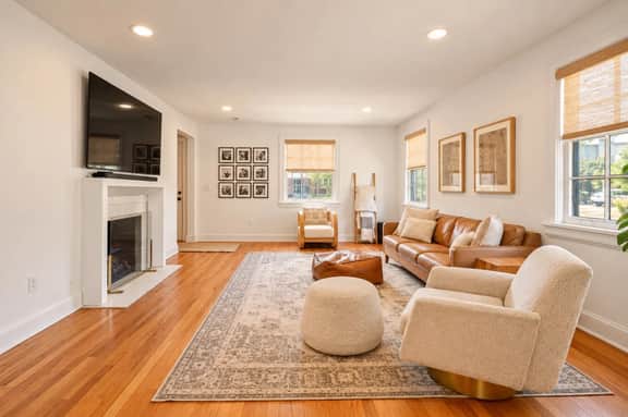 Pet-Friendly 4BR Near Vanderbilt & Centennial Park - Image 2