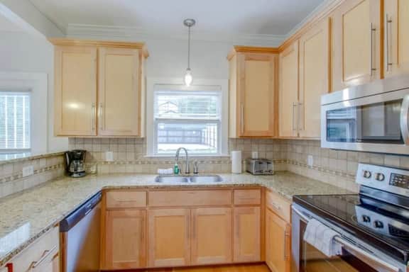 3BR + Gated Parking | Sleeps 8 /Mins to Broadway - Image 4