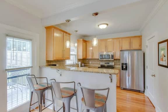 Mins to Broadway | 7BR, 2 Homes | Sleeps 18 - Image 5
