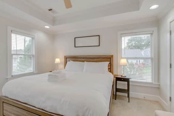 Mins to Broadway | 7BR, 2 Homes | Sleeps 18 - Image 4