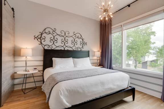 Edgehill Rooftop Lounge | Sleeps 10| 2 King Suites - Image 5