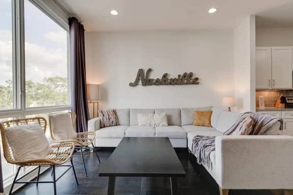 2 Generous Townhomes: Central Locale—Sleeps 24! - Image 3
