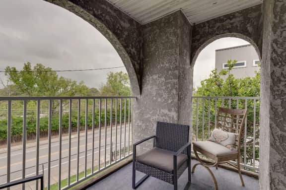 Elegant 3 BDR w/free parking. 1.5M to Broadway! - Image 4