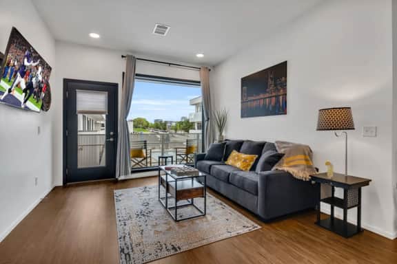 Gulch Edge Condo | King Bed | Pool | Near Broadway - Image 4