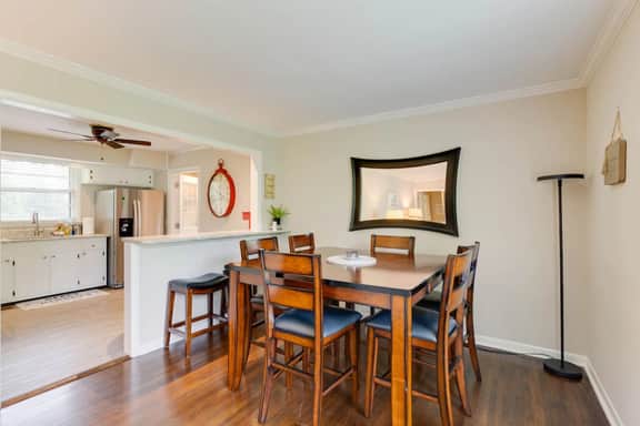 Fire Pit, Great Neighborhood, 15 Min to Broadway! - Image 5