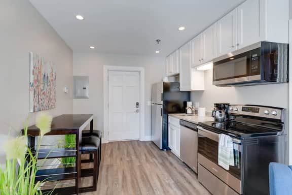 Historic Sanctuary | King Bed | Mins to Broadway - Image 4