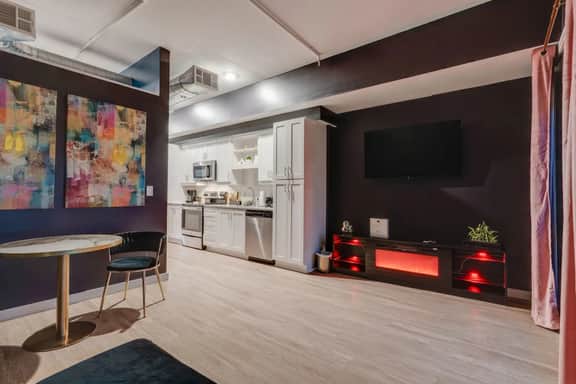 Modern SoBro 1BR | Pool Access & City Views - Image 3