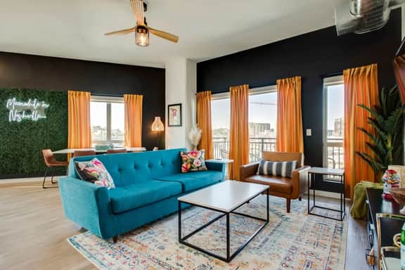 Walk to Broadway! HUGE 2BR-Park-King-Downtown - Image 2