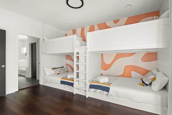 4BR Skyline Rooftop | Walk to Gulch | Sleeps 12 - Image 5