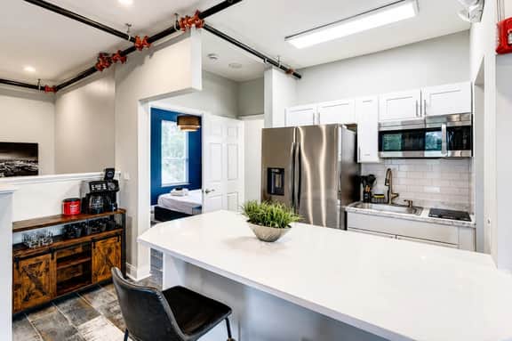 Gallant Glass 4BR • Top Floor • Walk to Vandy! - Image 4