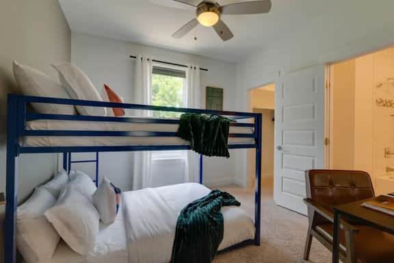 Melrose Townhome Balcony | Walkable to Coffee & Eats - Image 4
